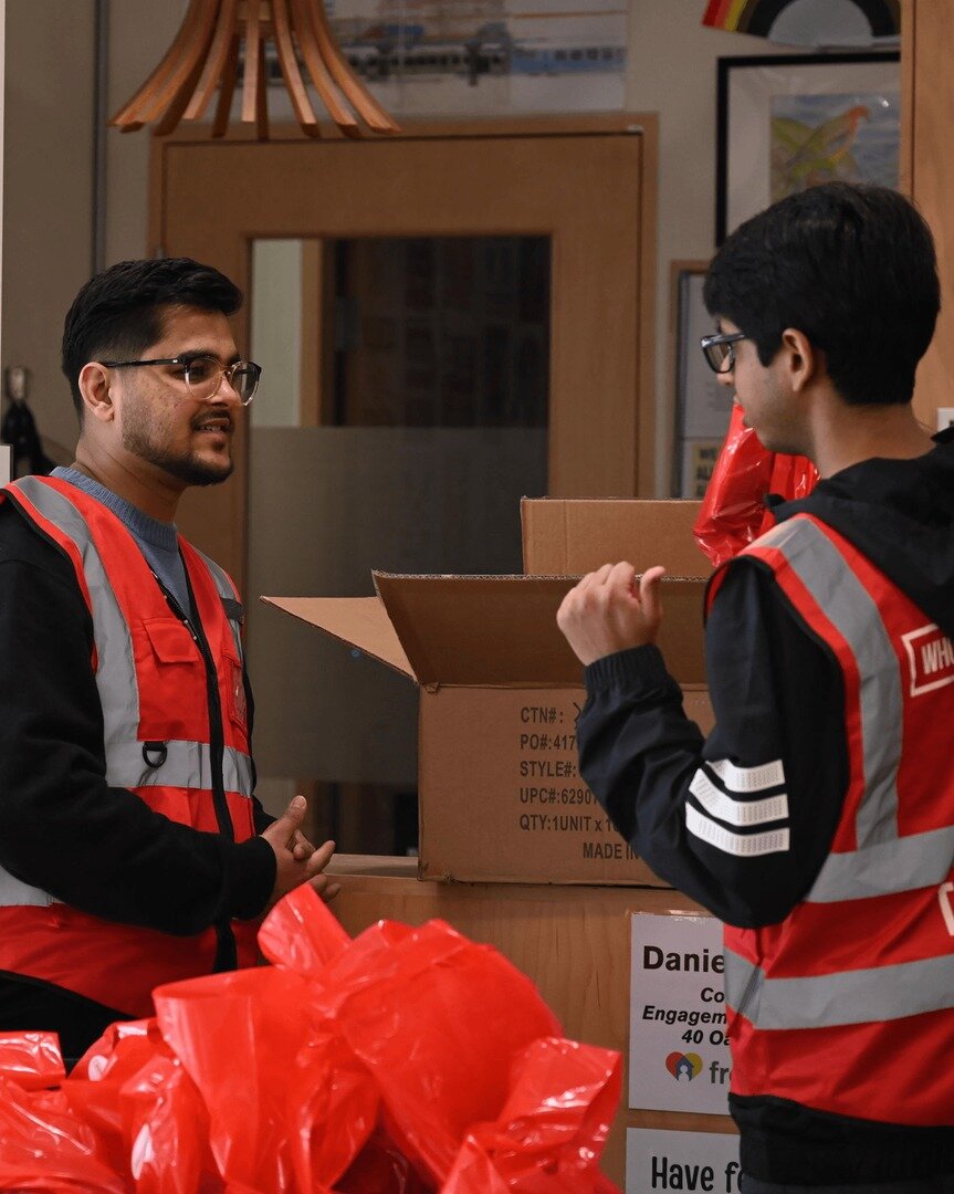 ارائۀ خدمات غذایی و بهداشتی رایگان توسط اعضای سازمان خیریه »حسین کیست؟« تورنتو + تصاویر