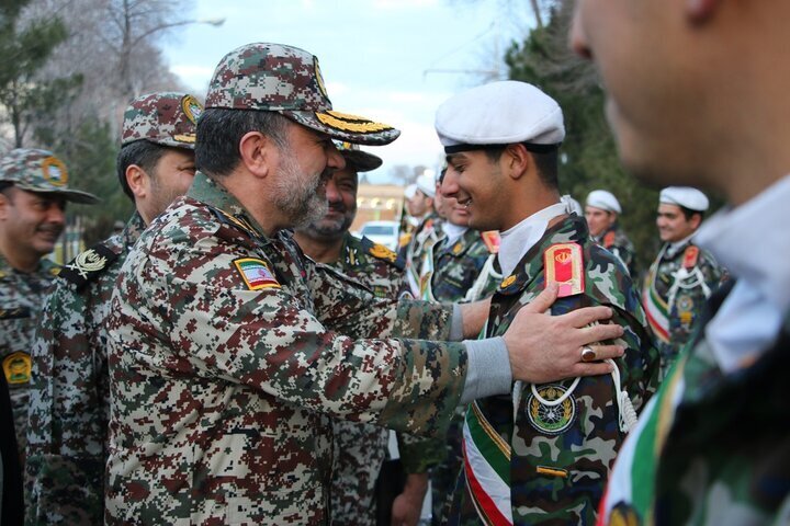 قائد مقر خاتم الأنبياء (ص) يتفقد مواقع دفاعية في شمال ايران