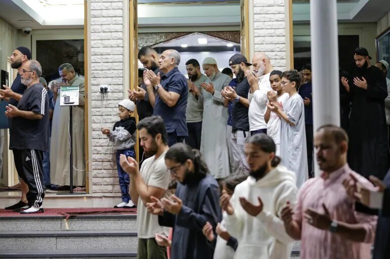 Avstraliyanın ən böyük Məscidinə təhdid mesajı / Donuz şəkli və ölüm təhdidləri