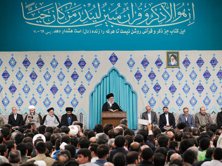 محفل انس با قرآن کریم در اولین روز از ماه مبارک رمضان با حضور رهبر انقلاب + ویدیو