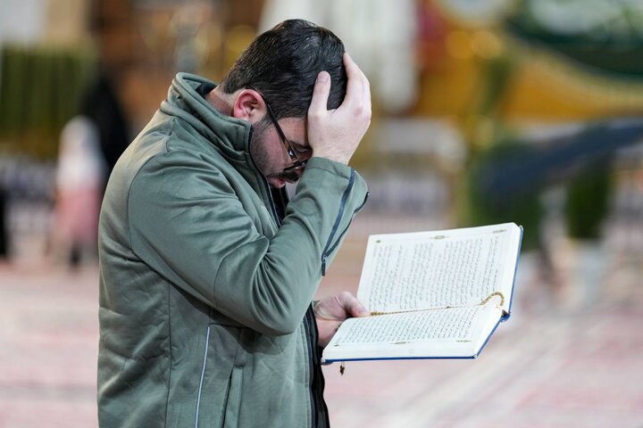 Informe fotográfico |  El Santuario Sagrado de los Dos Imames Al-Askari lanza su programa educativo para el bendito mes de Ramadán