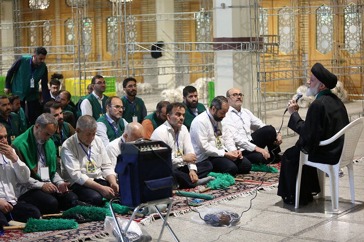 سفره افطاری حرم حضرت معصومه (س) در نخستین شب ماه مبارک رمضانپ