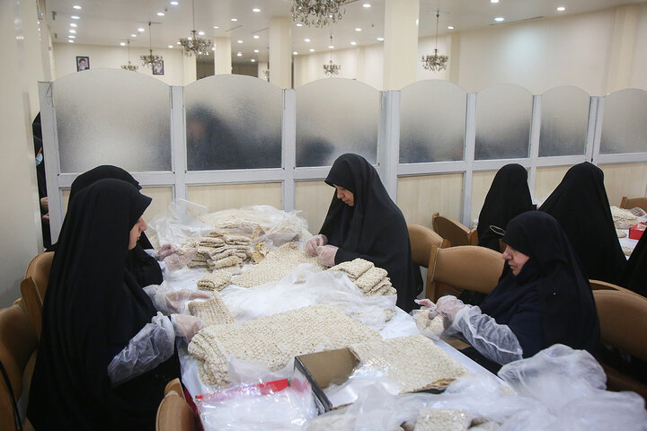 بسته بندی افطاری ساده حرم مطهر حضرت فاطمه معصومه(س)