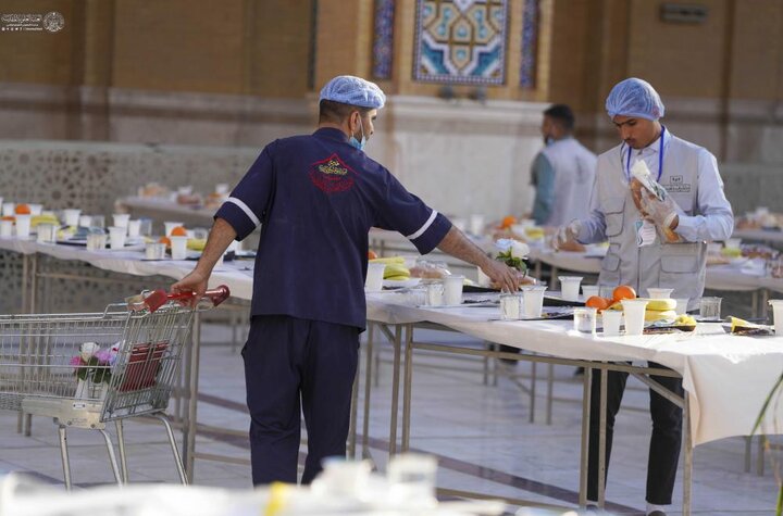 تقرير مصور/ العتبة العلوية المقدسة تقدم موائد إفطار يومية وأسبوعية للزائرين خلال شهر رمضان المبارك