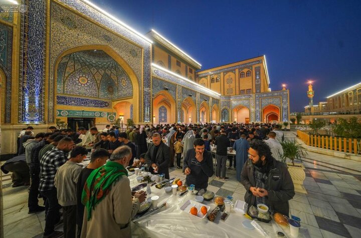 تقرير مصور/ العتبة العلوية المقدسة تقدم موائد إفطار يومية وأسبوعية للزائرين خلال شهر رمضان المبارك