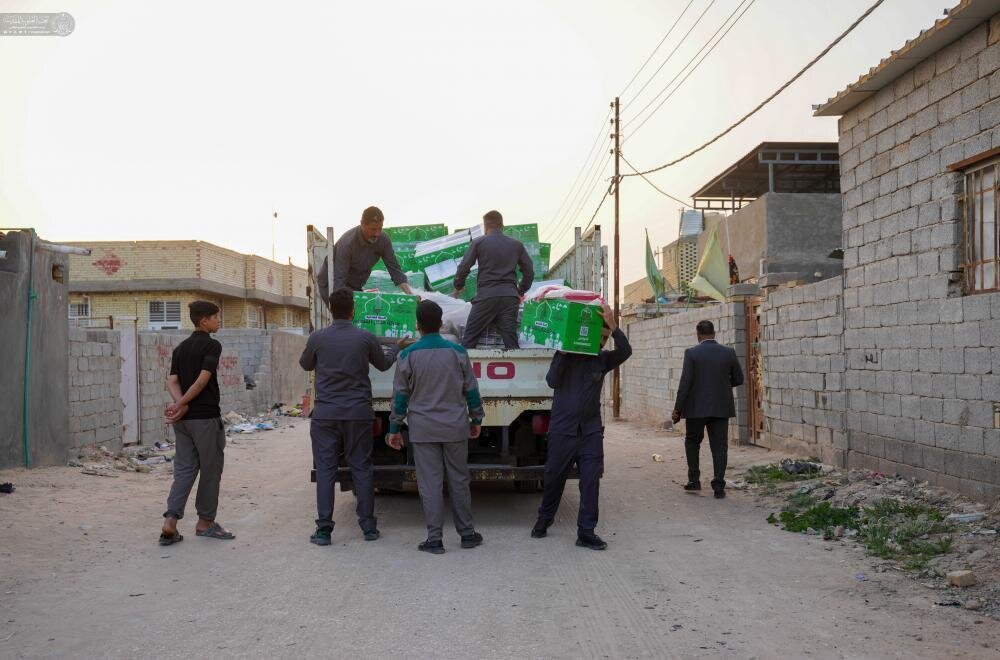 توزیع بیش از دو هزار بسته غذایی از سوی آستان مقدس علوی میان نیازمندان + تصاویر