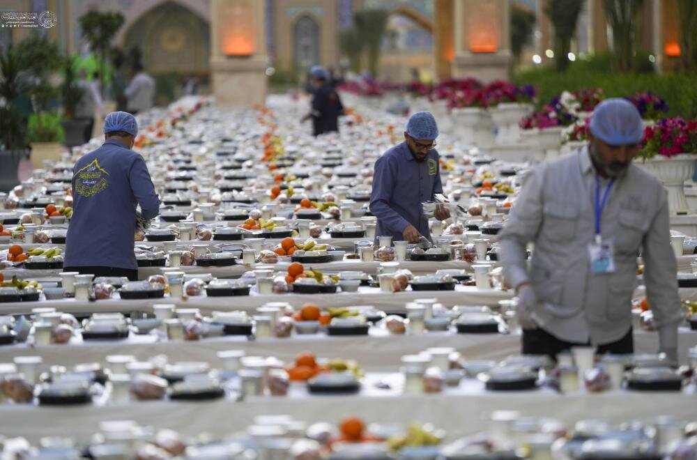 العتبة العلوية المقدسة تقدم موائد إفطار يومية وأسبوعية للزائرين خلال شهر رمضان المبارك