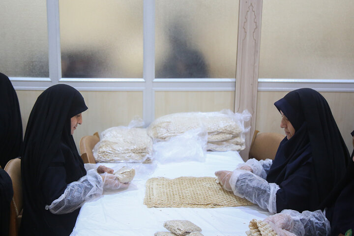 Photos: Simple Iftar Packaging at Hazrat Masoumeh Holy Shrine