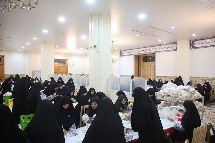 Photos: Simple Iftar Packaging at Hazrat Masoumeh Holy Shrine