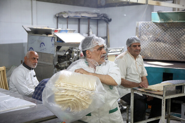 Photos: Simple Iftar Packaging at Hazrat Masoumeh Holy Shrine