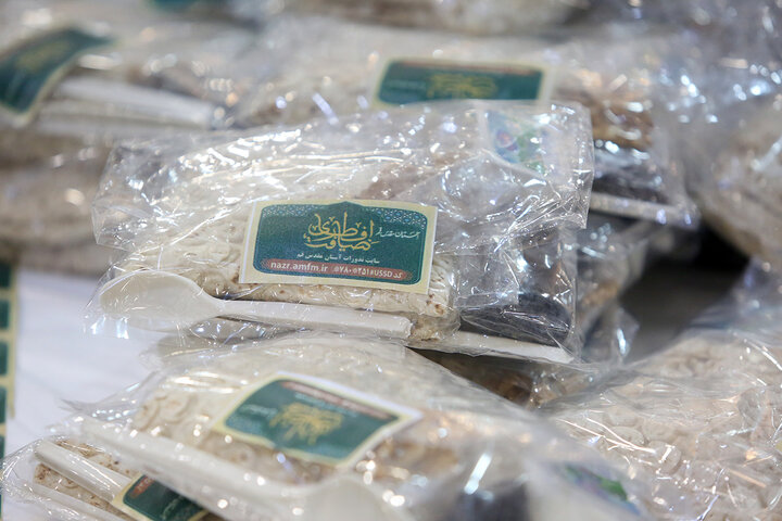 Photos: Simple Iftar Packaging at Hazrat Masoumeh Holy Shrine