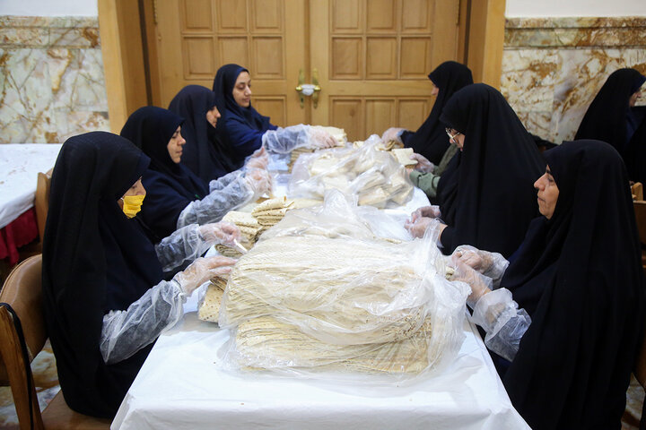 Photos: Simple Iftar Packaging at Hazrat Masoumeh Holy Shrine