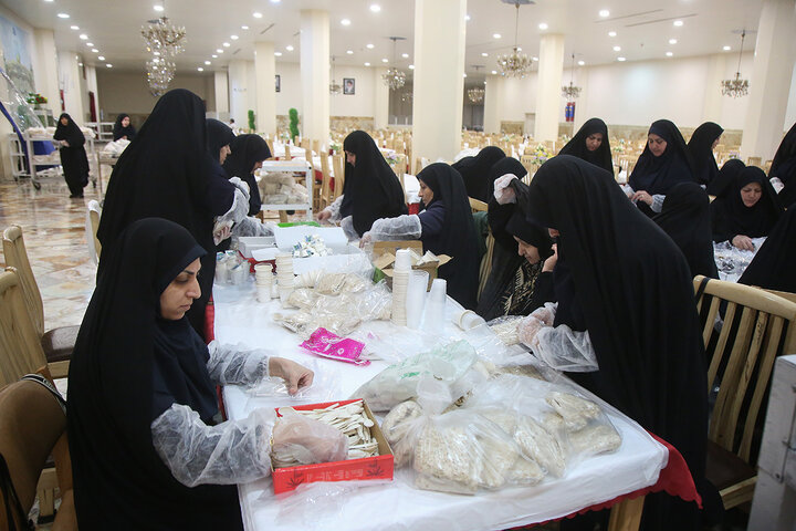 Photos: Simple Iftar Packaging at Hazrat Masoumeh Holy Shrine