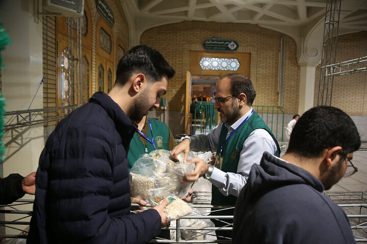 Photos: Iftar Banquet at Hazrat Masoumeh Holy Shrine on First Night of Ramadan