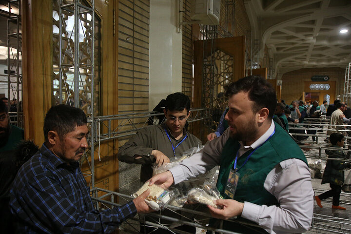 Photos: Iftar Banquet at Hazrat Masoumeh Holy Shrine on First Night of Ramadan