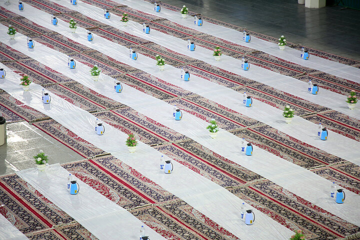 Photos: Iftar Banquet at Hazrat Masoumeh Holy Shrine on First Night of Ramadan