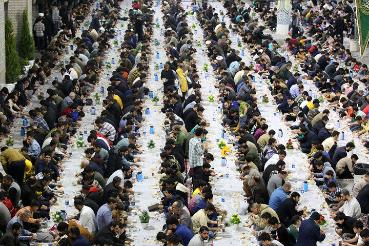 Photos: Iftar Banquet at Hazrat Masoumeh Holy Shrine on First Night of Ramadan