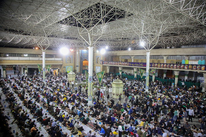 Photos: Iftar Banquet at Hazrat Masoumeh Holy Shrine on First Night of Ramadan