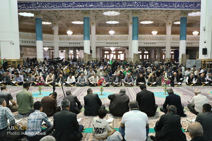 جزء خوانی قرآن کریم در حرم حضرت فاطمه معصومه(س)