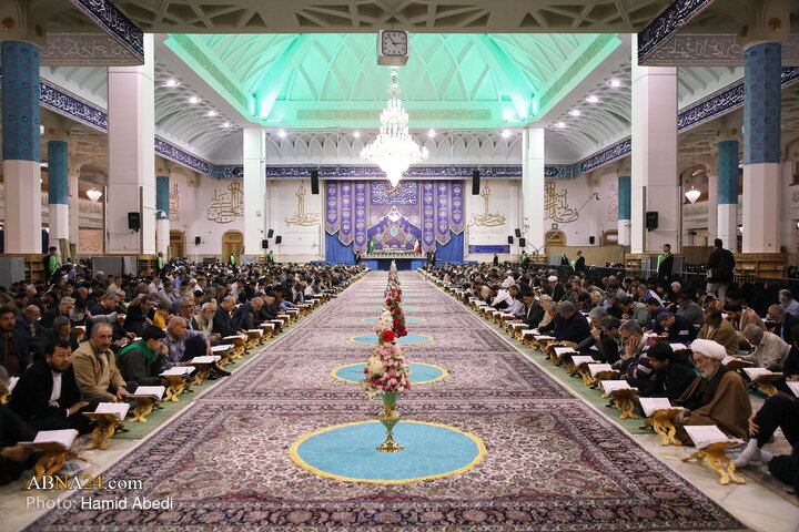 جزء خوانی قرآن کریم در حرم حضرت فاطمه معصومه(س)