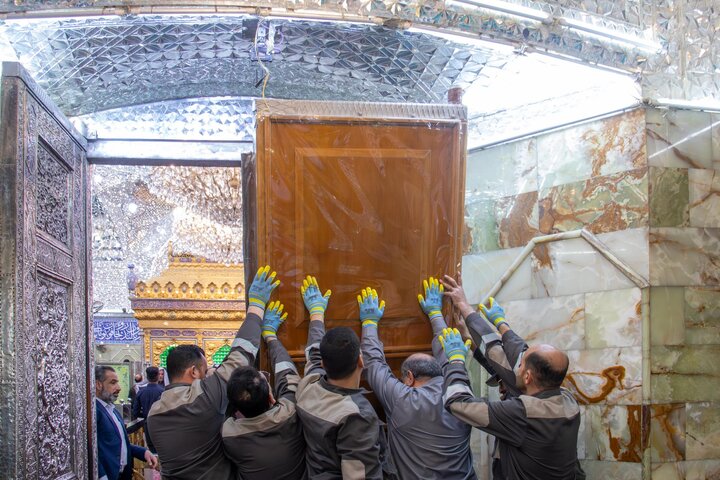 تقرير مصور/ أعمال الإدامة الدورية لأبواب العتبة العباسية المقدسة