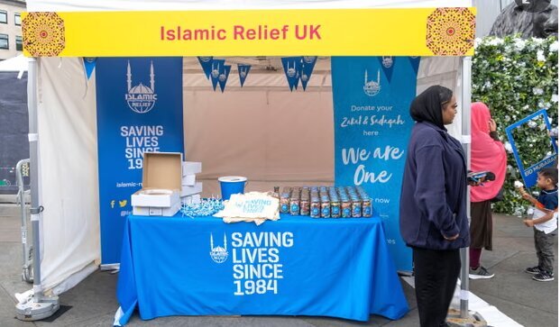 ガーディアン紙：英国のムスリムのラマダン支援、銀行規制の制約に直面