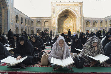ইমাম রেযা (আ.)-এর মাজারে পবিত্র কুরআন তেলাওয়াত ও খতম