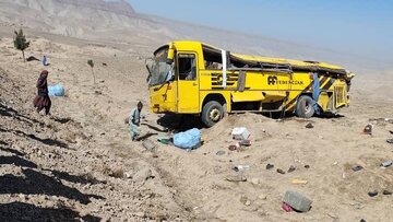 واژگونی اتوبوس مسافربری در افغانستان ۸ کشته بر جای گذاشت