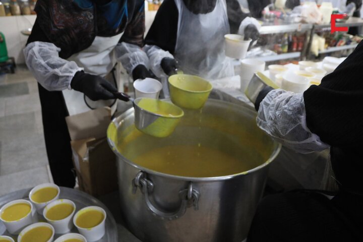 تقرير مصور/ حزب الله يطلق مشروع مائدة الامام زين العابدين(ع) لإطعام العوائل الفقيرة في الغبيري اللبنانية