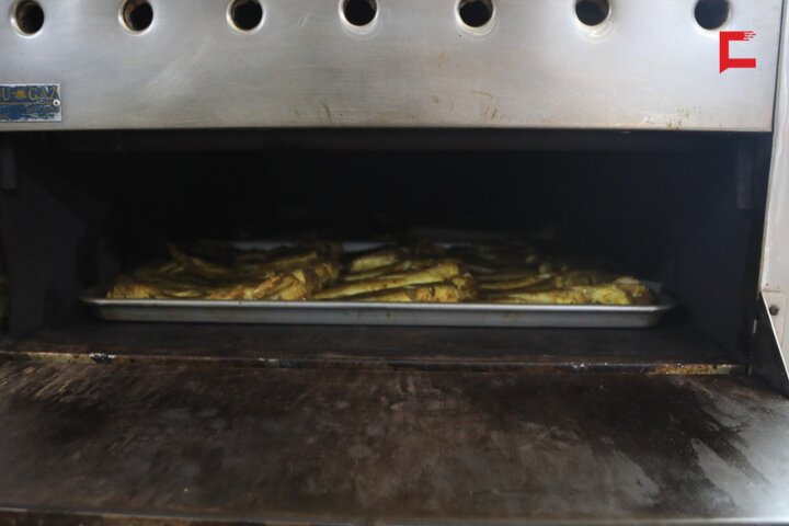 تقرير مصور/ حزب الله يطلق مشروع مائدة الامام زين العابدين(ع) لإطعام العوائل الفقيرة في الغبيري اللبنانية