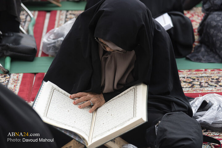 جزء خوانی قرآن کریم در حرم مطهر رضوی