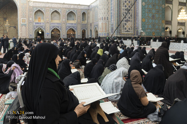 جزء خوانی قرآن کریم در حرم مطهر رضوی