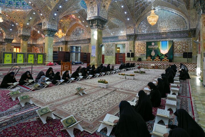 تصاویر | برگزاری محفل قرآنی ویژۀ بانوان در حرم مطهر امامین عسکریین(ع)