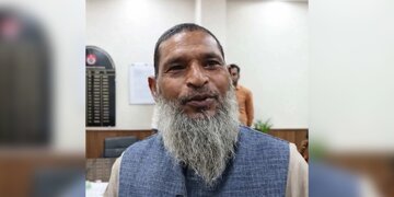 بازگرداندن طلای ۱۵ میلیون روپیه‌ای به صاحبش از سوی ضایعات‌فروش مسلمان