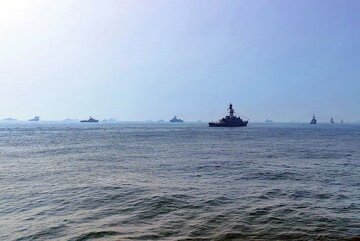 حضور ناوشکن دنا در رژه رزمایش دریایی «میلان ۲۰۲۶» در هند