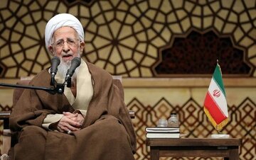 آية الله جوادي العاملي: القرآن يحمل رسالة عالمية للبشرية جمعاء