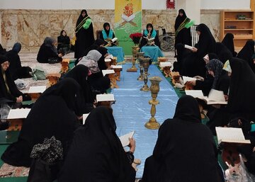 آموزش قرائت صحیح قرآن به بانوان در حلقه «ضیافت نور»