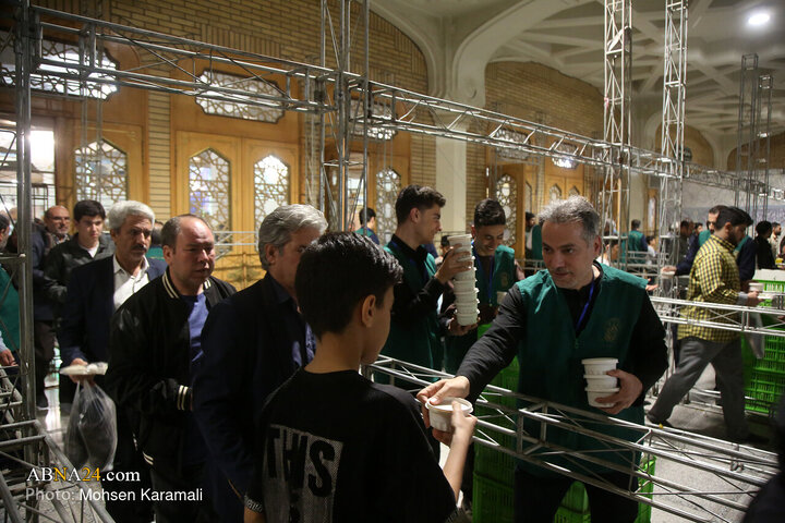 ضیافت افطار در حرم حضرت فاطمه معصومه(س)