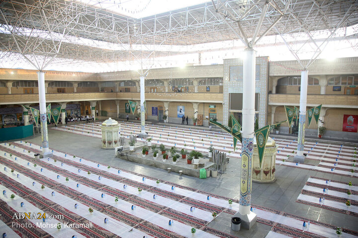 ضیافت افطار در حرم حضرت فاطمه معصومه(س)