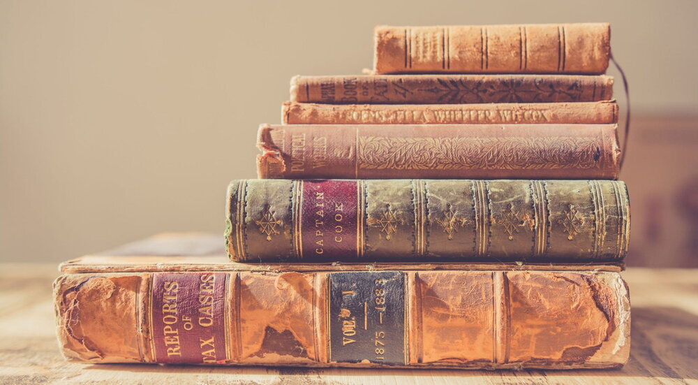 کتاب‌هایی که مطالعه‌شان «جرم» نیست، اما «خطرناک» است!