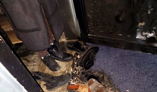 مستوطنون يحرقون مدخل مسجد في قرية تل جنوب نابلس ويخطون شعارات عنصرية