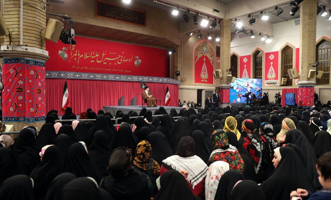 ریحانه‌ی هستی؛ تبیین جایگاه و کرامت زن در اندیشه و بیانات آیت‌الله العظمی خامنه‌ای