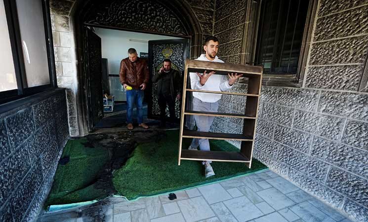 شهرکنشینان صهیونیست، مسجدی در کرانه باختری را به آتش کشیدند! + تصویر