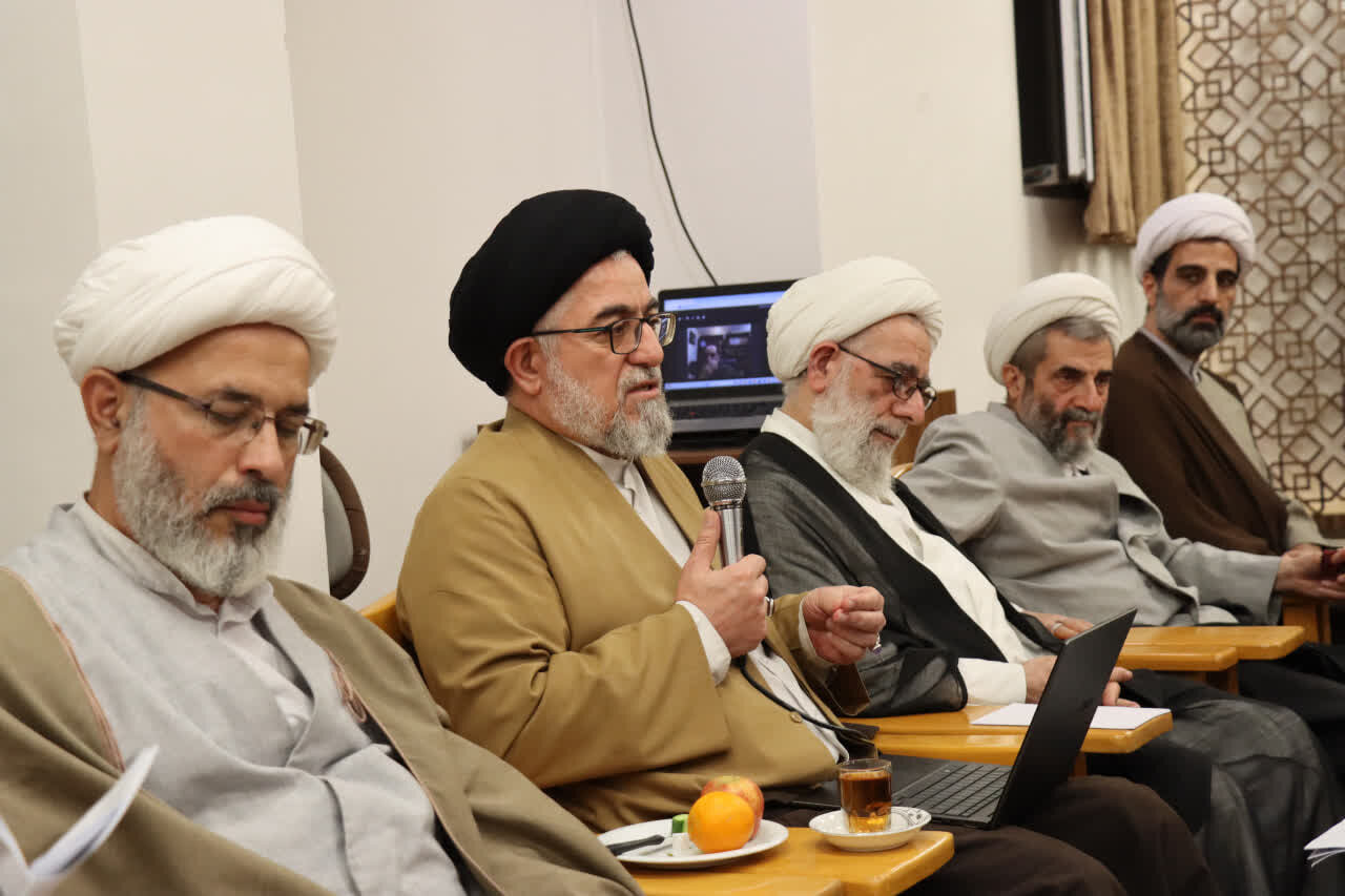 پیش‌نویس سند «مکتب هنر رضوی» در آستان قدس رضوی، بررسی شد