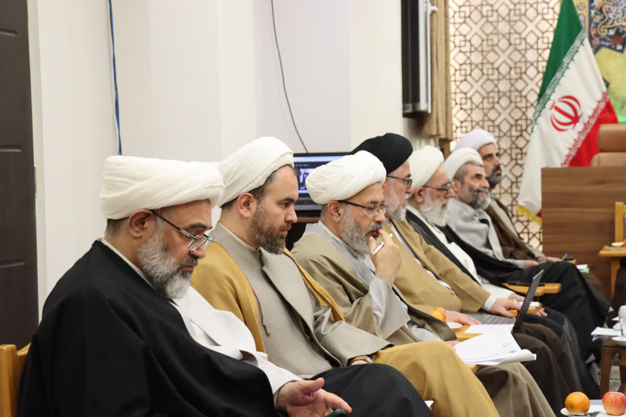 پیش‌نویس سند «مکتب هنر رضوی» در آستان قدس رضوی، بررسی شد