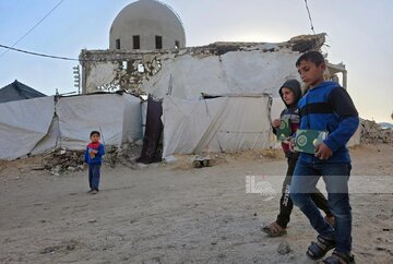 ویدیو | افطار خانواده آواره فلسطینی در قبرستان