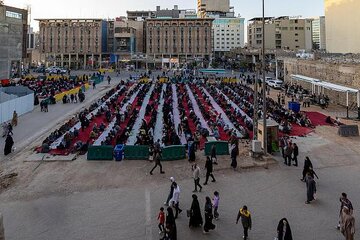 قسم بين الحرمين يقدم 10 آلاف وجبة إفطار للزائرين خلال شهر رمضان المبارك