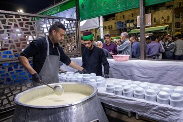 تقرير مصور/ شعبةُ السادة الخدم تقدم الخدمات لزائري مرقد أبي الفضل العباس (عليه السلام)