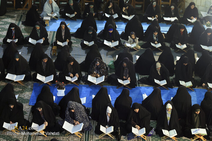 تقرير مصور/ ختمة قرآنية رمضانية في حرم "عبد العظيم الحسيني" (ع) بمدينة ري الايرانية