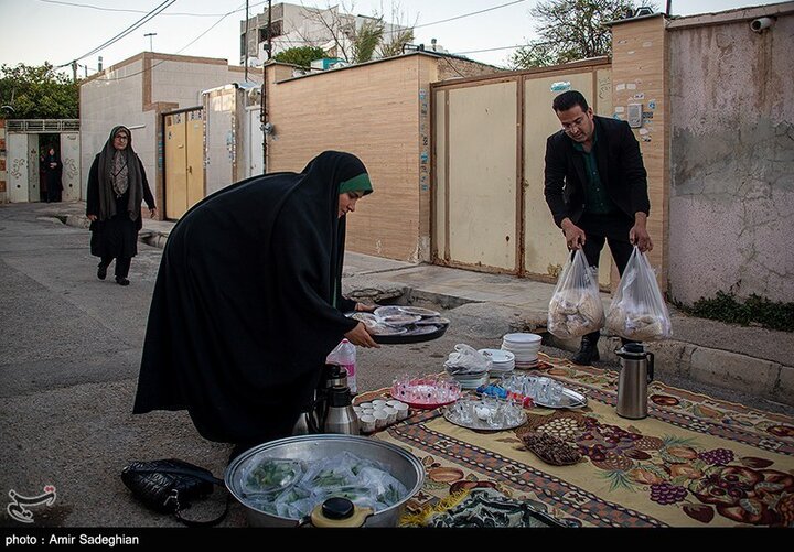 Li taxa Qibla ya Şîrazê merasîmeke fitarê ya hêsan